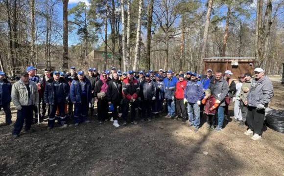 Сотрудники компании «Водоканал «Павшино» и Дворца культуры «Подмосковье» приняли участие во Всероссийском субботнике в Красногорске, на территории у «Зеленого театра» в Городском парке