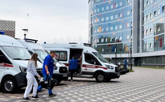 Дмитрий Волков поздравил работников скорой медицинской помощи с профессиональным праздником