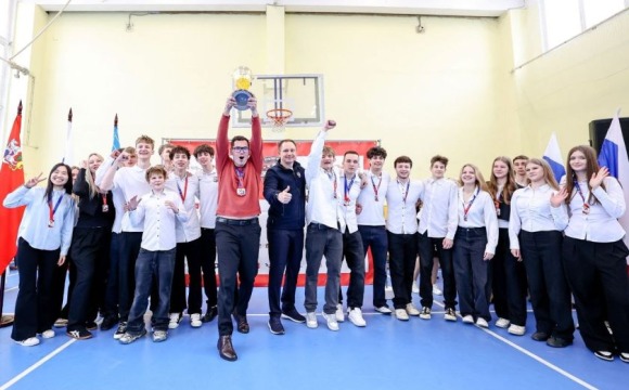 Дмитрий Волков вручил награды призерам Единой школьной лиги в гимназии №5