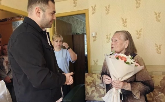 Красногорский Совет депутатов поздравил труженицу тыла Екатерину Ивановну Залукаеву с предстоящим Днем Победы