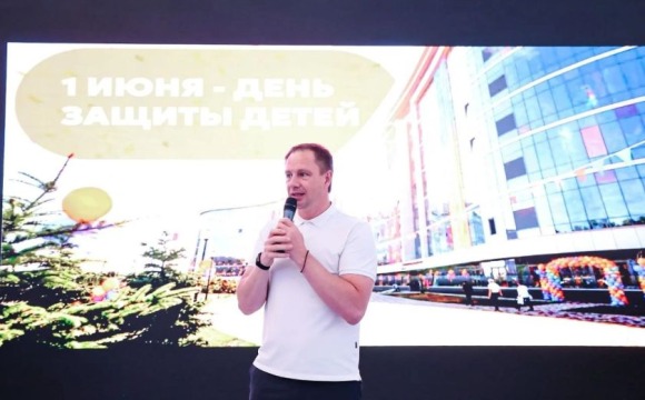 Дмитрий Волков поздравил юных пациентов Детского научно-клинического центра им. Л.М. Рошаля с Днем защиты детей