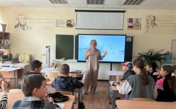 В красногорских школах стартовал проект «Умные каникулы», благодаря которому учащиеся 2-8 и 10 классов смогут весело и интересно провести время и приобрести новые знания и умения