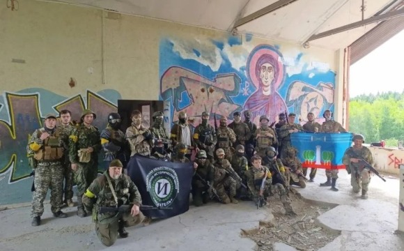 Очередную серию игр по тактической подготовке с применением приводов для игры в страйкбол и практических занятий по оказанию первой помощи и эвакуации раненых провел Красногорский военно-исторический центр «Искатель» на полигоне в Нахабино