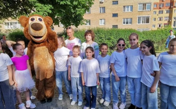 В Путилково на Площади любви состоялся праздник «Россия, мы дети твои!»