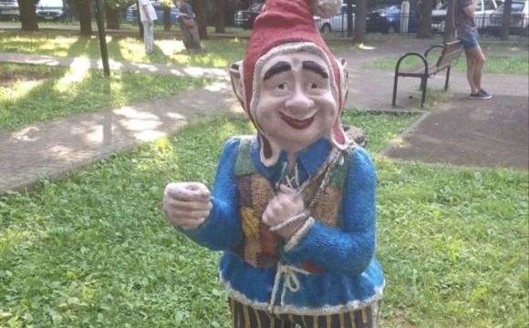 В сквере на улице Советской вновь радуют глаз обновленные фигуры 