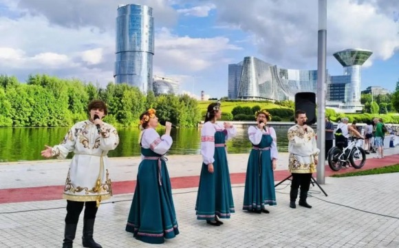 На набережной в Павшинской пойме прошел «Летний вечер у реки»