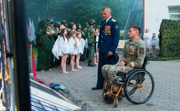 В детском лагере «Искра» состоялось событие, наполненное силой памяти — открытие обелиска в честь павших бойцов 247-го гвардейского десантно-штурмового полка