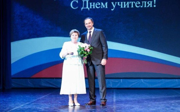 Дмитрий Волков поздравил учителей Красногорска со сцены ДК «Подмосковье»