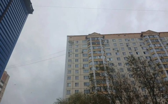 Опасный дефект на фасаде дома в поселке Нахабино устранят в ближайшее время