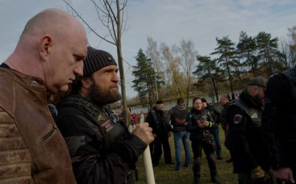 Деревья в память о погибших на СВО мотоциклистах высадили в Нахабино