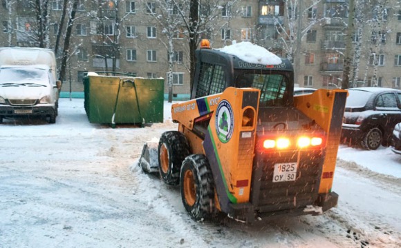Свыше 6,6 тысяч сотрудников коммунальных служб задействованы в уборке снега в населенных пунктах Московской области