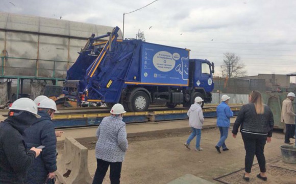Общественники Подмосковья проинспектировали работу пункта приема и сортировки мусора