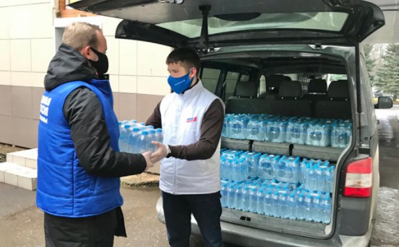 Красногорским медикам передали 200 упаковок питьевой воды