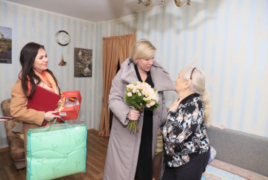 Жительницу Красногорска поздравили с 90-летием