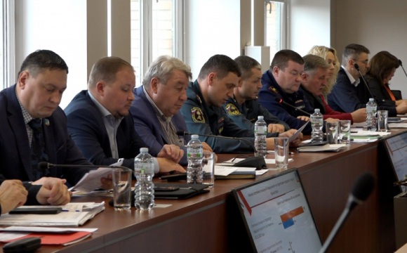 Пожарную безопасность и подготовку к проведению новогодних и рождественских праздников обсудили в Красногорске