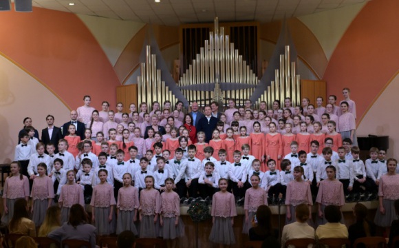 Дмитрий Волков посетил детскую хоровую школу «Алые паруса»