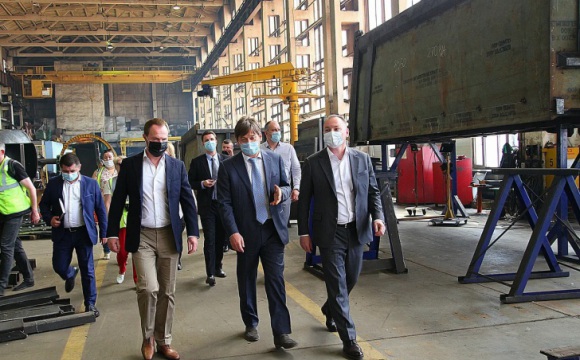 Алексей Спасский проверил соблюдение мер COVID-безопасности на заводе «Бецема»