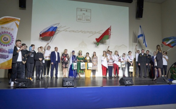 В ДК «Подмосковье» прошел молодежный фестиваль породнённых городов «Новый мир-2019»