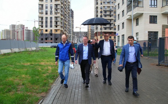 Алексей Спасский оценил темпы строительства соцобъектов в Путилкове