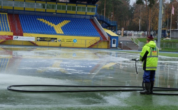 В Красногорске на стадионе "Зоркий" продолжается заливка льда