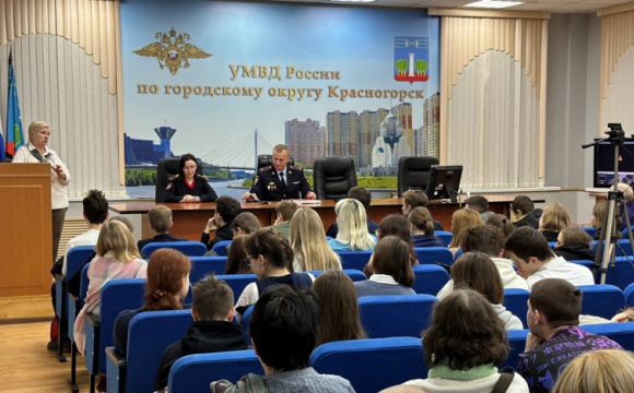 В Красногорске полицейские совместно с общественником присоединились к акции «Студенческий десант»