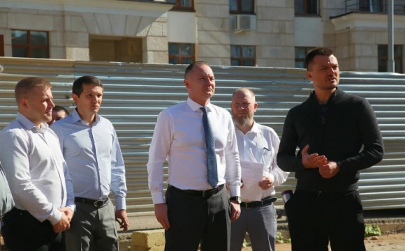 Алексей Спасский посетил стройплощадку школы в Опалихе