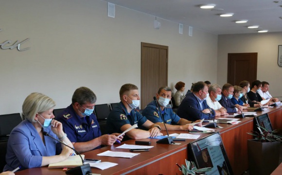 Подготовку к отопительному сезону и промежуточные итоги пожароопасного периода обсудили в Красногорске