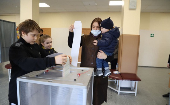 Многодетная мать из Красногорска проголосовала в Изумрудных холмах