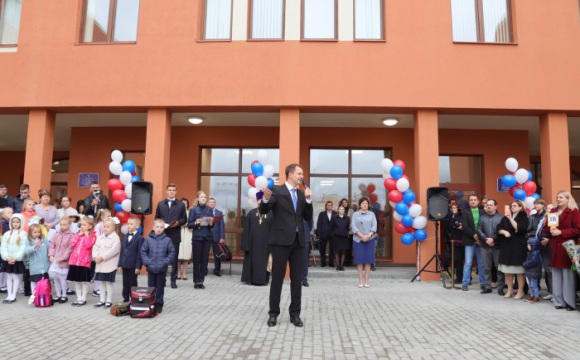 Дмитрий Волков поздравил школьников с 1 сентября