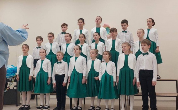 В хоровом отделении «Мозаика» Детской музыкальной хоровой школы «Алые паруса» состоялся концерт «Всё начинается с мамы»