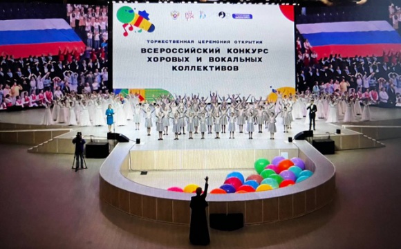 Хор "Алые паруса" выступил на торжественной церемонии открытия смены в "Орленке"
