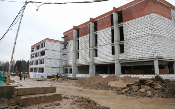 В ЖК «Серебрица» продолжается строительство школы и детского сада