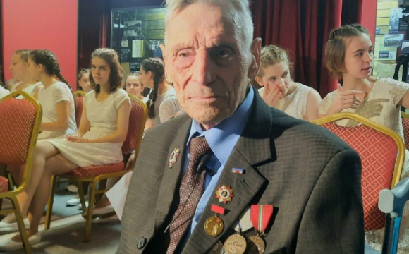 96-летнему фронтовику из Красногорска вручили награду итальянского сопротивления