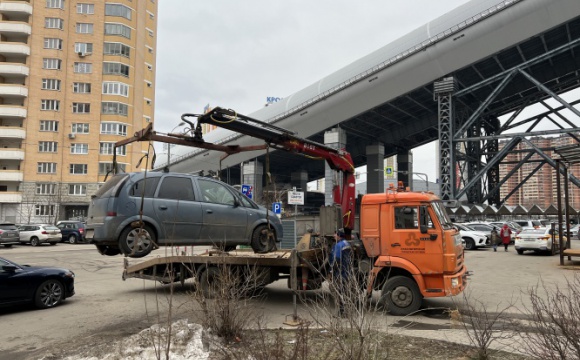 В Красногорске 5 «автохамов» освободили проезд к контейнерным площадкам до приезда эвакуатора