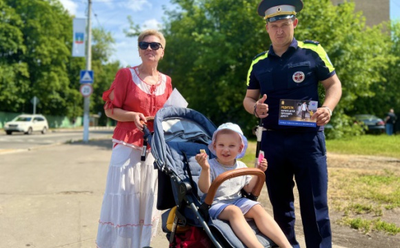 В Московской области автоинспекторы провели тематическую акцию около пешеходных переходов