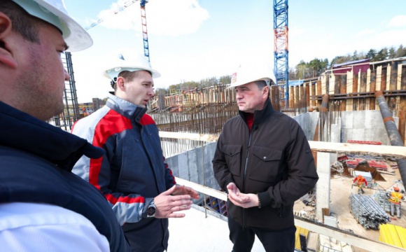 Андрей Воробьев проверил сегодня строительство Московской областной детской больницы в Красногорске