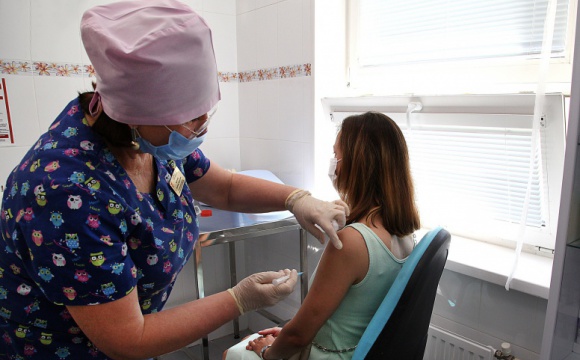 В Подмосковье ввели обязательную вакцинацию для отдельных категорий граждан