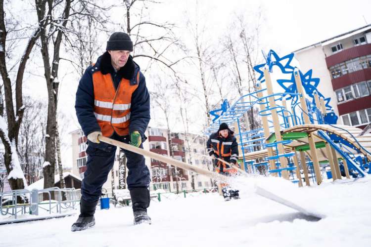 Коммунальные службы Подмосковья в круглосуточном режиме устраняют последствия снегопада