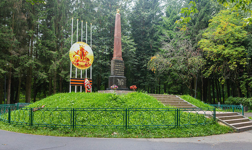 Обелиск в поселке Архангельское