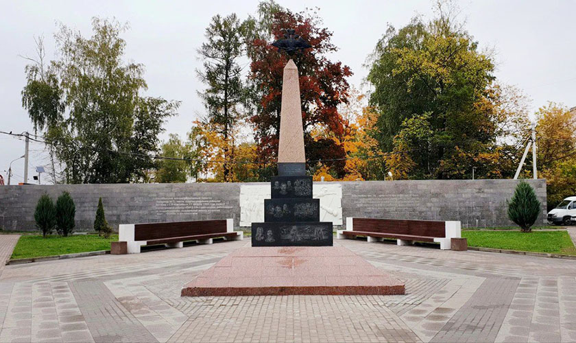 Памятник в честь 300-летия инженерных войск