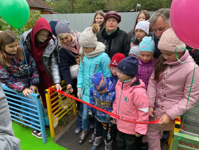 Губернаторскую детскую площадку открыли в Нахабине