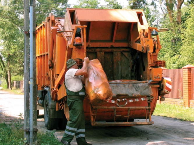 Собственникам частных домовладений округа надлежит до первого июля перезаключить договоры на вывоз мусора