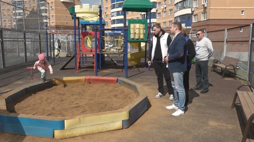 Красногорские партийцы провели мониторинг детских площадок