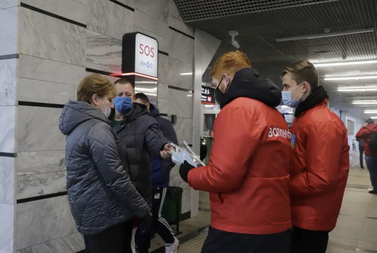Более 7 тысяч масок раздали волонтеры в Красногорске с начала октября
