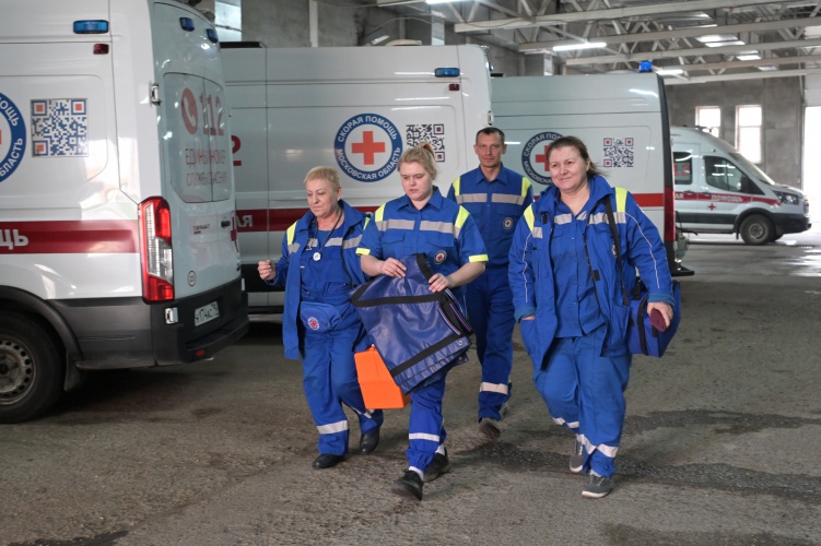 Дмитрий Волков поздравил работников скорой помощи с профессиональным праздником