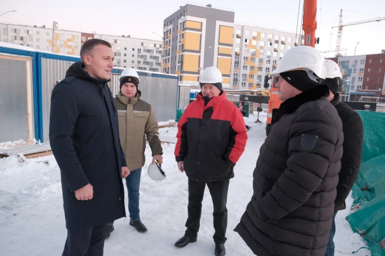 Депутат Мособлдумы проверил ход строительства детского сада в Глухово