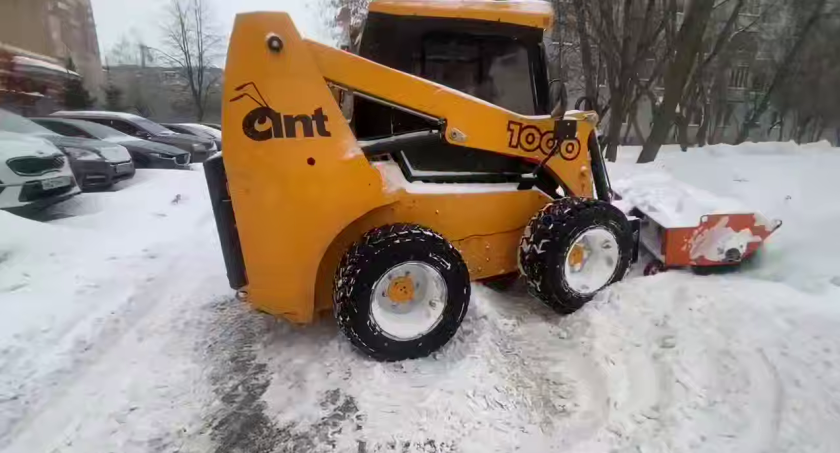 Коммунальные и дорожные службы Красногорска продолжают работу в режиме повышенной готовности