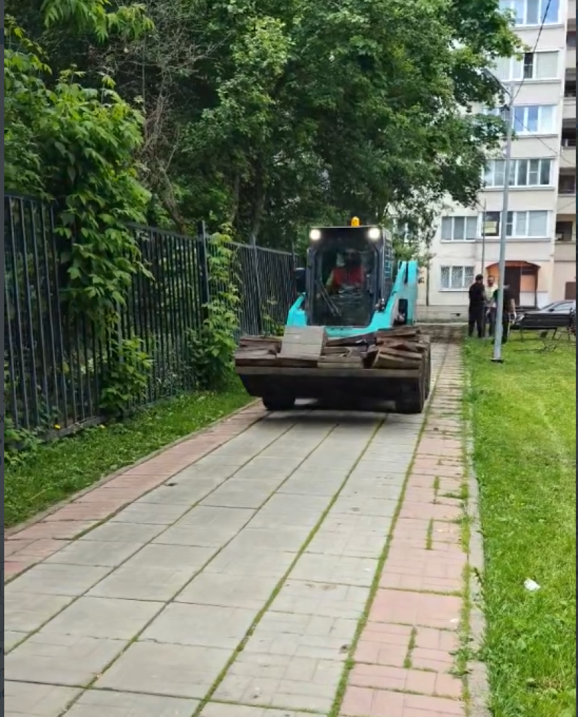 Ремонт пешеходной дорожки стартовал на улице Карбышева в Красногорске