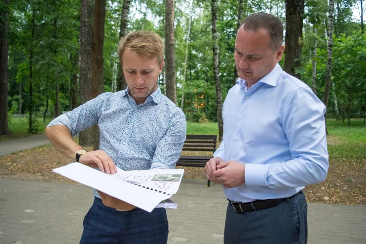 Алексей Спасский проверил соблюдение санитарных норм в Городском парке