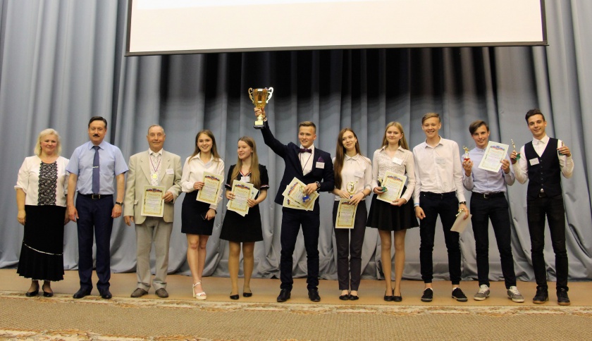 Участников и организаторов 50-й Спартакиады школьников наградили в администрации